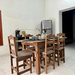 Casita Azul Colonial En El Centro De Merida. Hébergement de vacances